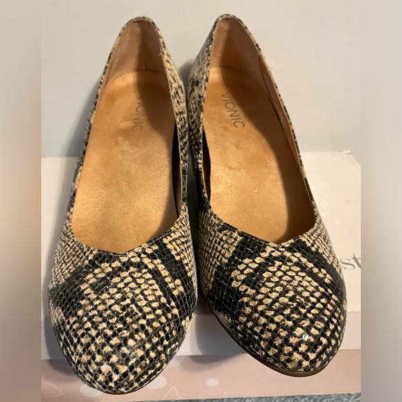 Vionic Snakeskin Patterned Wedge Heels - Picture 11 of 15